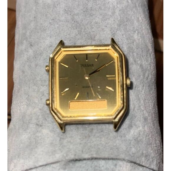 Vtg Pulsar Tank Watch Men Gold Tone PARTS REPAIR Digital Analog 29mm V011-5070 - Picture 5 of 5